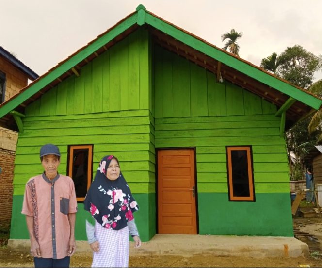
 Rasa Haru dan Senang, Bapak Maskur dan Ibu Maimunah tidak Sabar ingin Merasakan Tempat Tinggal yang Lebih Nyaman