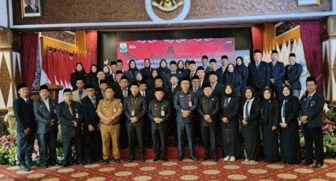 
 Gubernur Jambi Al Haris Melantik 31 Kepala SMA dan SMK