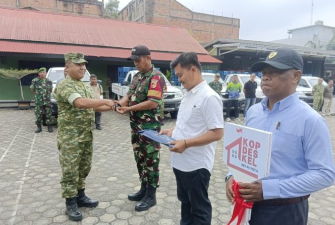 
 Kodim 0416/ Bute Menyerahkan Sebanyak 16 Mobil Operasional kepada Pengurus Koperasi Merah Putih
