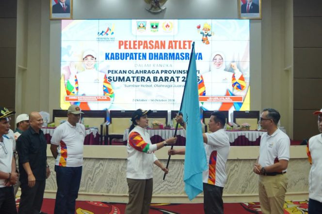
 Bupati Annisa Suci Ramadhani Lepas 390 Kontingen Dharmasraya ke Porprov XVI, Siapkan Bonus 1 Miliar